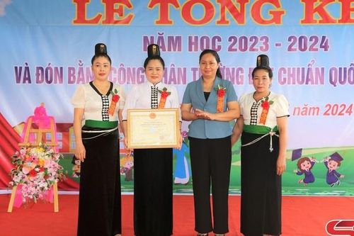 Trường mầm non Hoa Ban Mường Và đón Bằng công nhận đạt chuẩn quốc gia mức độ 1