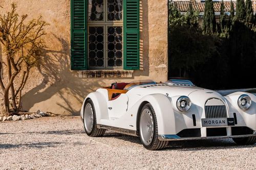 Morgan hợp tác với Pininfarina để tạo ra một loại xe đặc biệt phiên bản giới hạn mang tên Midsummer
