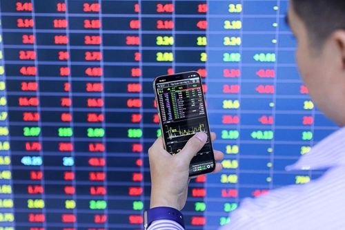 Các quỹ ETF ngoại có thể sắp mua vào hàng triệu cổ phiếu EVF, TCH và KDH