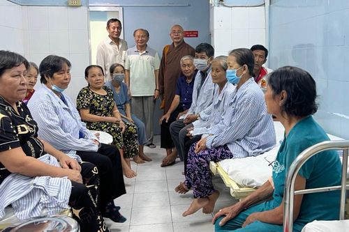 Ban Từ thiện xã hội Phật giáo Q.12 thực hiện chương trình mổ mắt cho bệnh nhân nghèo