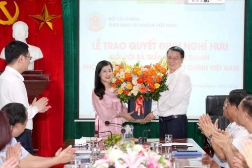 Công bố quyết định nghỉ hưu đối với Phó Tổng Biên tập Thời báo Tài chính Việt Nam