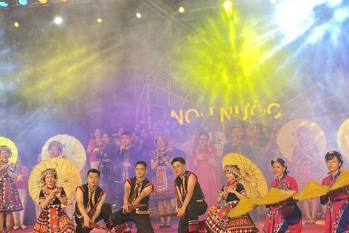 Văn nghệ đường phố - 'điểm sáng' tại không gian văn hóa phố đi bộ