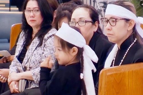 Bà xã Đức Tiến tiều tụy, khóc nghẹn trong tang lễ chồng