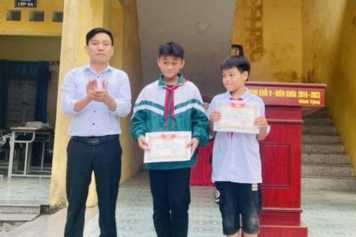 Hai nam sinh THCS dũng cảm lao xuống hồ cứu 2 bé gái thoát đuối nước