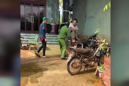 Tạm giữ đối tượng say rượu, xúc phạm và tấn công Đại úy công an