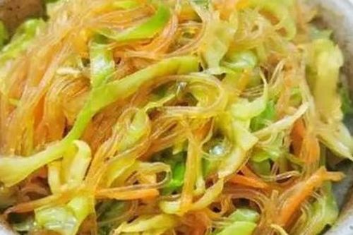 Có một bí quyết làm món miến xào bắp cải không bị vón cục và dính chảo mà ngon như ở nhà hàng