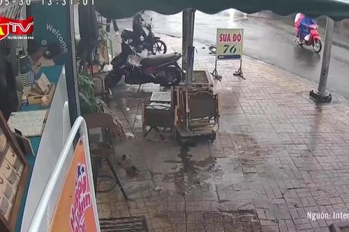 Quần chúng hợp sức vây bắt tên cướp hung hãn có vũ khí