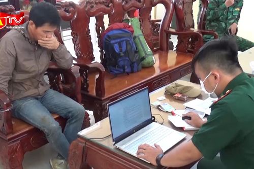 Đối tượng truy nã bị bắt giữ khi đang làm thủ tục xuất cảnh sang Campuchia