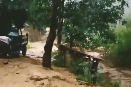 Tìm thấy cháu bé thứ hai bị lũ cuốn mất tích ở Lào Cai
