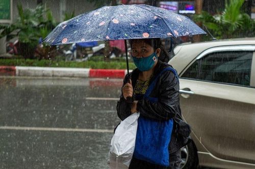 Hà Nội mưa giông, Biển Đông có áp thấp nhiệt đới