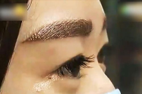 Bi hài chuyện xăm lông mày ở Hàn Quốc