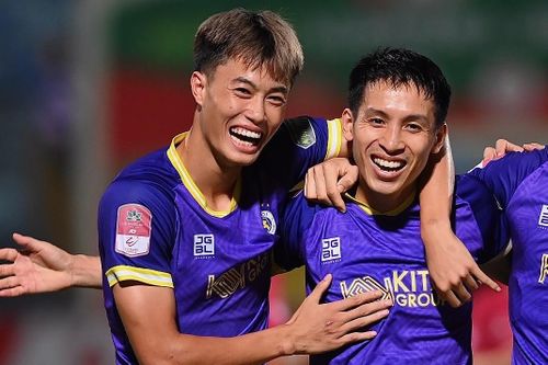 Dàn cầu thủ CLB Hà Nội tỏa sáng trước ngày lên tuyển