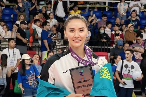 Ngôi sao bóng chuyền châu Á được mời sang Việt Nam thi đấu sau khi so tài với Bích Tuyền