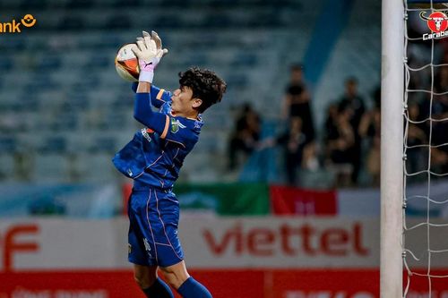Bùi Tiến Dũng nhận 'tin vui' từ HAGL sau cột mốc đáng nhớ, sở hữu thống kê tốt hơn thủ môn Việt kiều