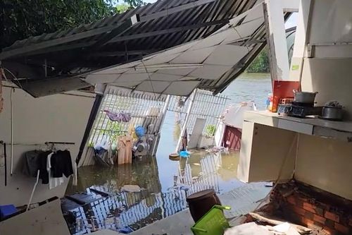 Liên tiếp xảy ra sạt lở bờ sông, gây thiệt hại lớn