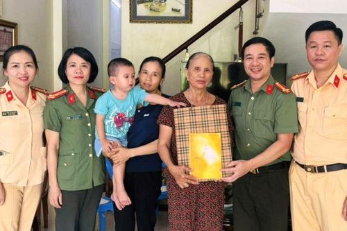 Thanh Hóa: Trao tặng quà cho trẻ em có hoàn cảnh đặc biệt