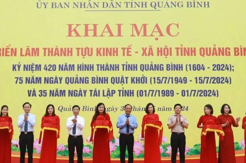 Khai mạc triển lãm thành tựu kinh tế-xã hội 'Quảng Bình-Hào khí 420 năm'