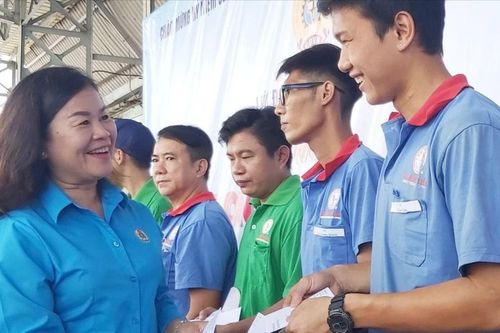 Khơi dậy khát vọng cống hiến của người lao động
