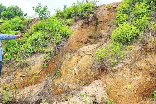 Đập hồ chứa xói lở nghiêm trọng, người dân bất an