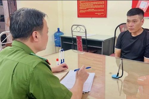 Tạm giữ khẩn cấp đối tượng thu 'phế' tại cửa khẩu ở Lào Cai