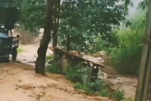 2 anh em ở Lào Cai bị lũ ống cuốn