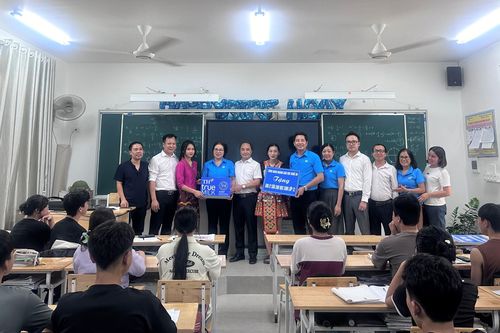 Ngành giáo dục Nghệ An tặng 800 suất cơm tiếp sức sĩ tử vùng cao ôn thi