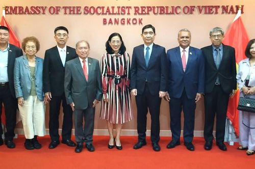 Đại sứ Phạm Việt Hùng làm việc với Hội đồng kinh doanh Thái-Việt