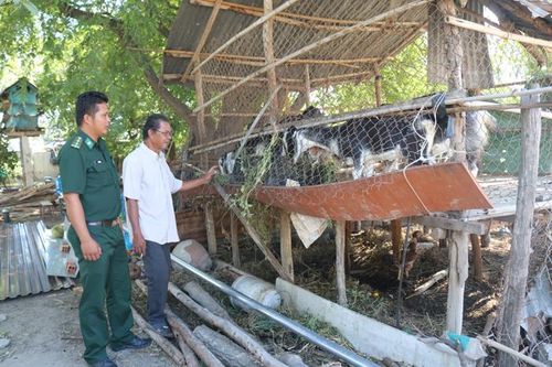 Chung vai gánh vác việc của dân