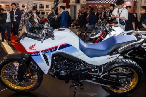 Ngắm nhìn Honda Transalp 750, giá nhỉnh 300 triệu đồng