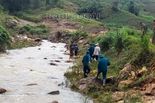 Lào Cai: Tìm thấy thi thể cháu bé thứ 2 bị lũ suối cuốn trôi mất tích