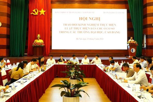 Phát huy dân chủ cơ sở trong các trường đại học, cao đẳng