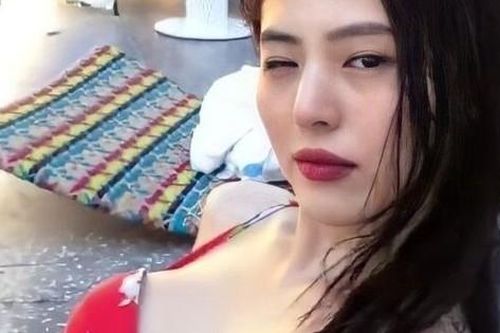 Han So Hee bị chê rẻ tiền