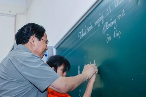 Thủ tướng: Thực tâm, thực lòng, thực chất trong chăm sóc, giáo dục trẻ em khuyết tật