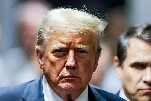 Cổ phiếu công ty của ông Trump hỗn loạn