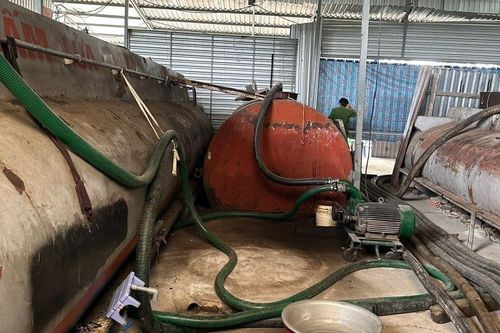Khởi tố hai cán bộ hải quan liên quan đường dây buôn lậu xăng dầu