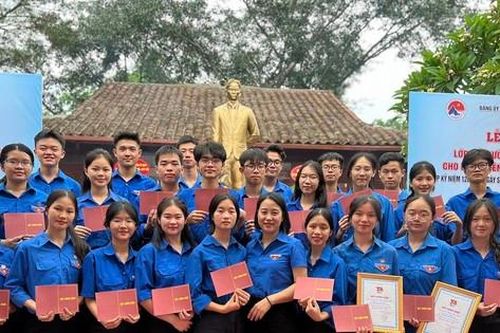 Tuổi trẻ Cao Bằng tổ chức nhiều hoạt động 'Hành trình về với địa chỉ đỏ'