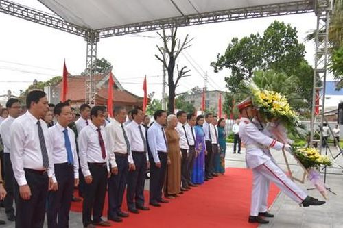 Dâng hương tưởng niệm đồng chí Hoàng Đình Giong- lãnh đạo tiền bối tiêu biểu của Đảng