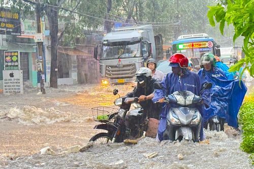 Đồng Nai: Sau mưa lớn, nước cao gần 1m tại nơi vừa hoàn thành dự án chống ngập