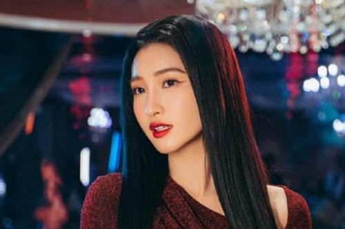 Phương Nhi lọt top 'Nhan sắc vượt thời gian' toàn cầu