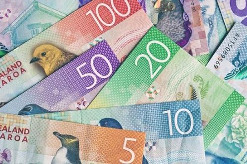 Chính phủ New Zealand cắt giảm hơn 2,2 tỷ USD tiền thuế cho người dân