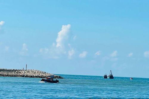 Tàu cá bị chìm sau va chạm, 4 thuyền viên may mắn vào bờ an toàn