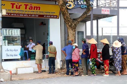 Quán cơm Từ Tâm san sẻ yêu thương