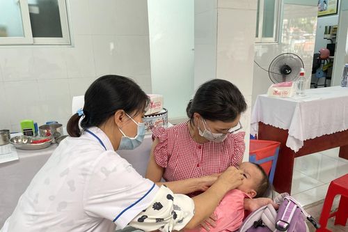 Vì sao phụ huynh cần phải đưa trẻ đi uống vitamin A?