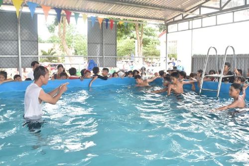 Bản tin 31/5: Một địa phương tổ chức dạy bơi miễn phí cho trẻ em trong dịp hè