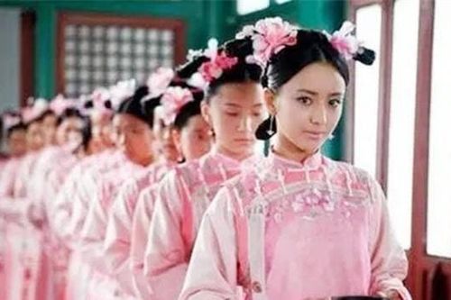 Khi Hoàng đế mới lên ngôi, ông sẽ làm gì với ba nghìn mỹ nữ trong hậu cung do vua cha để lại?