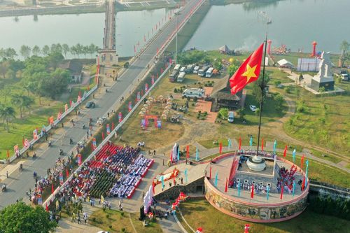 Lần đầu tổ chức lễ hội Vì hòa bình truyền thông điệp về sức sống mãnh liệt của dân tộc Việt Nam