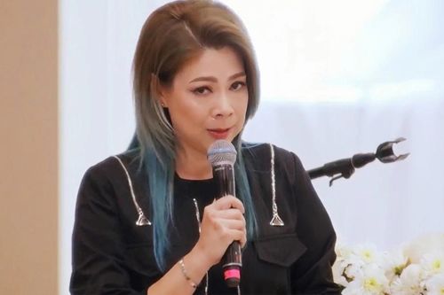 Thanh Thảo khóc nghẹn trong đám tang Đức Tiến, tiết lộ lời hứa dang dở với người bạn thân quá cố