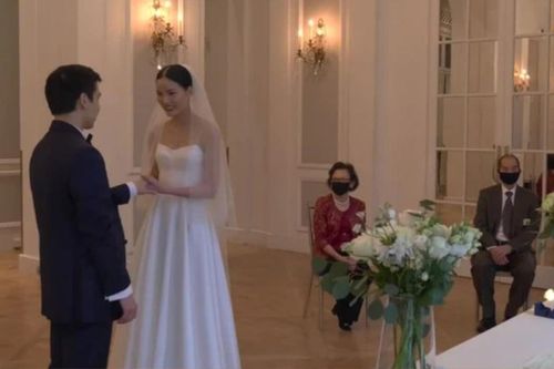 Người mẫu Việt sang nước ngoài kết hôn, chỉ 4 khách mời dự lễ cưới nay khoe con đầu lòng
