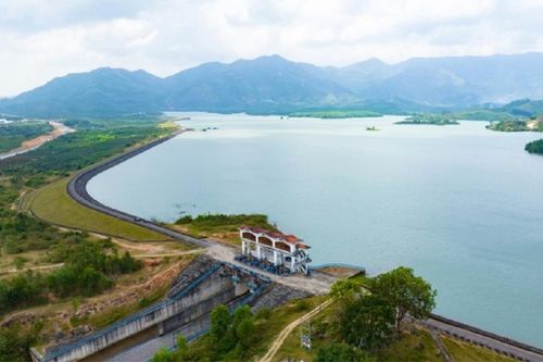Khung cảnh bình yên ở đập Suối Dầu