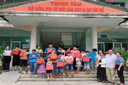 Đức Phổ (Quảng Ngãi): Trao quà cho trẻ khuyết tật, trẻ mồ côi